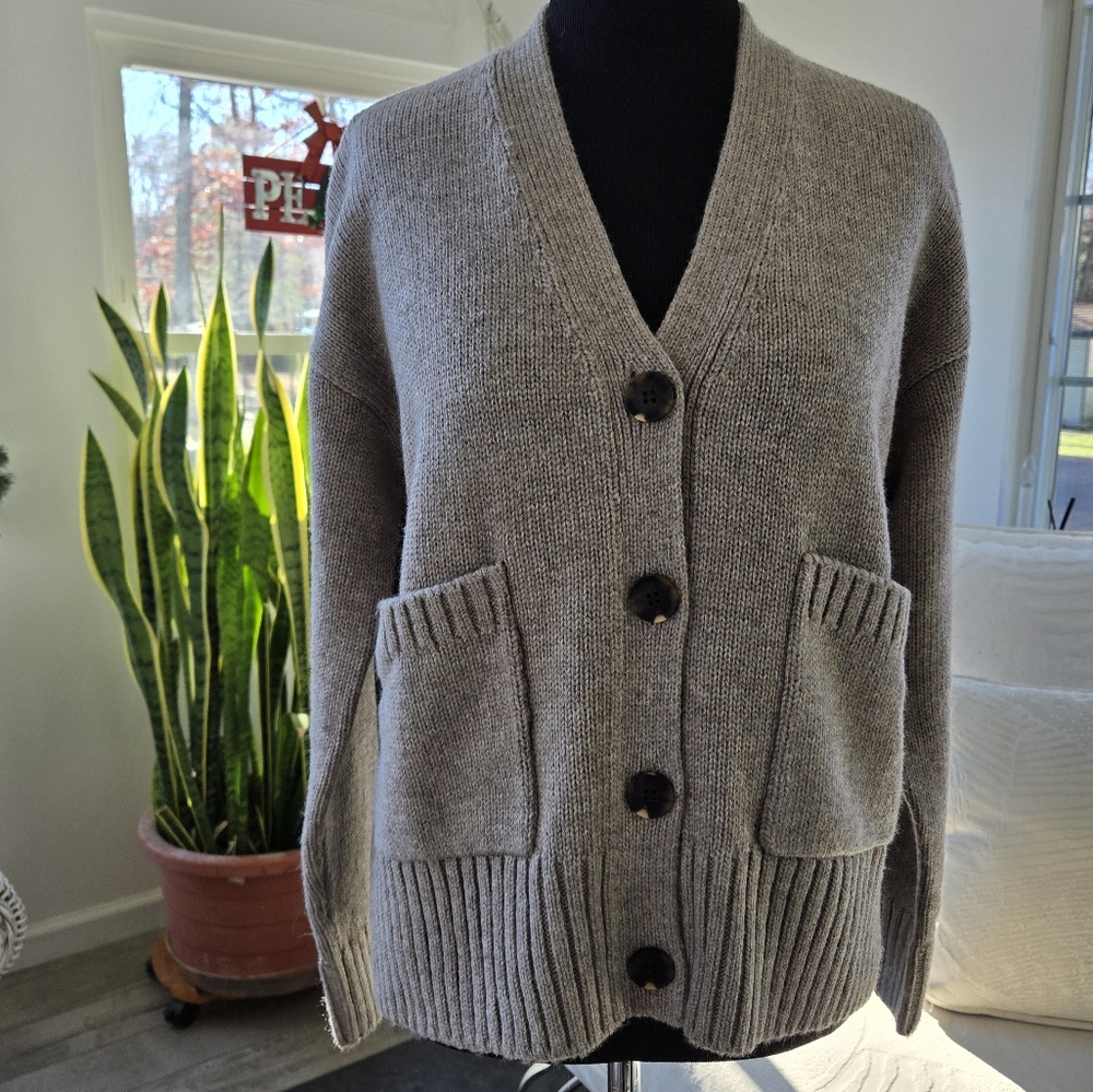 Cardigan sweater